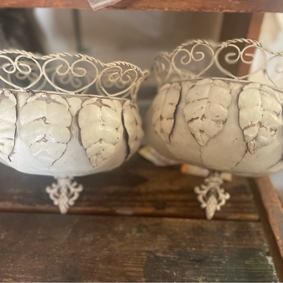 2 Vintage wall decor / planters - Picture 2 of 3